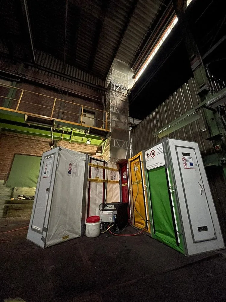 Asbestsanering in een industrieel complex